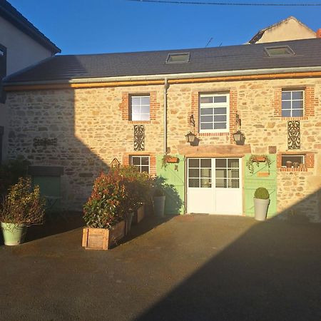La Grenouille Amoureuse Menat Exterior foto