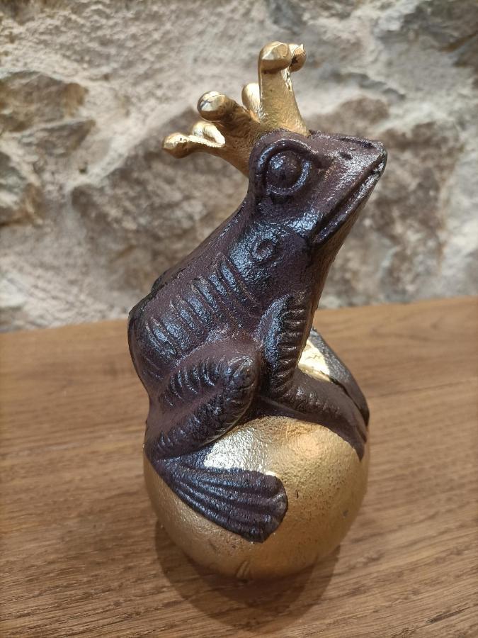 La Grenouille Amoureuse Menat Exterior foto