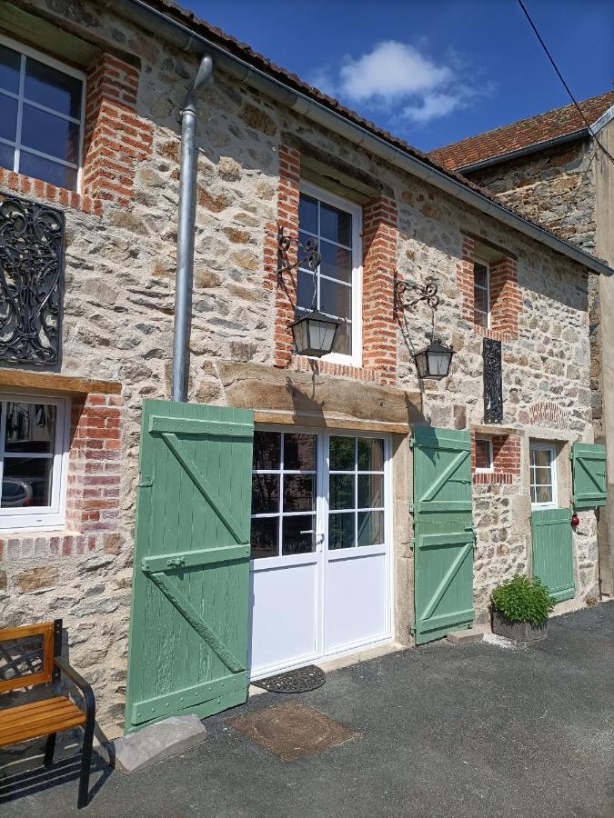 La Grenouille Amoureuse Menat Exterior foto