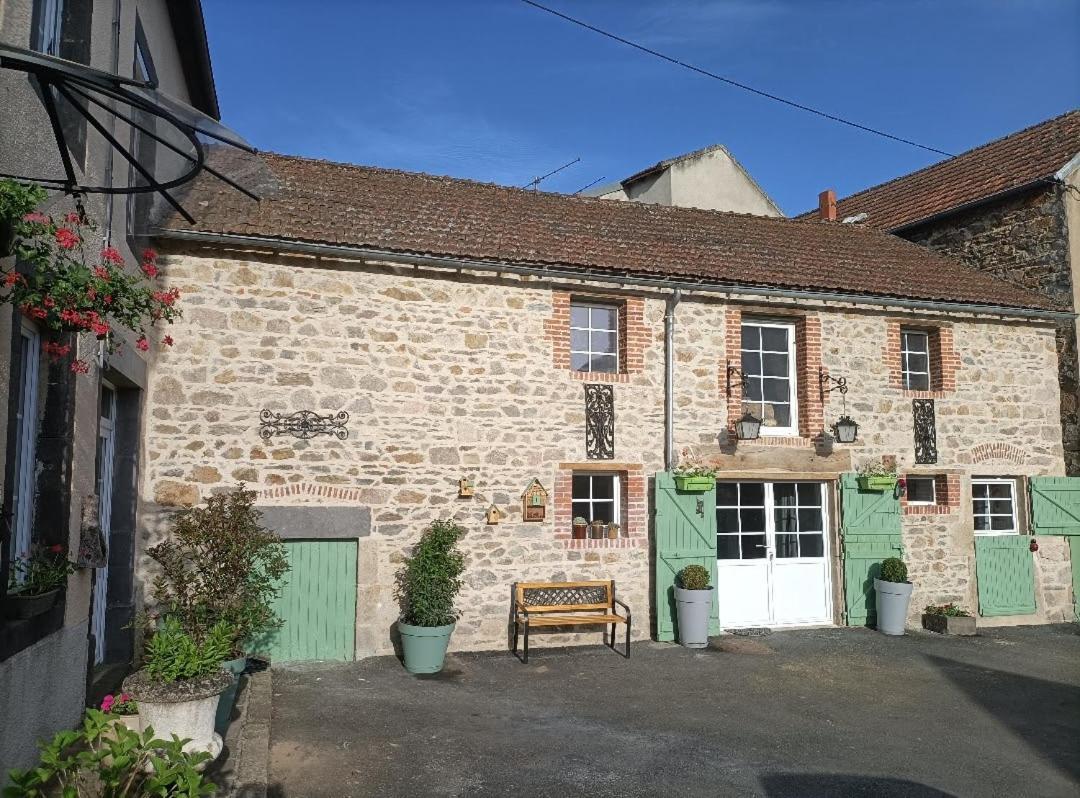 La Grenouille Amoureuse Menat Exterior foto