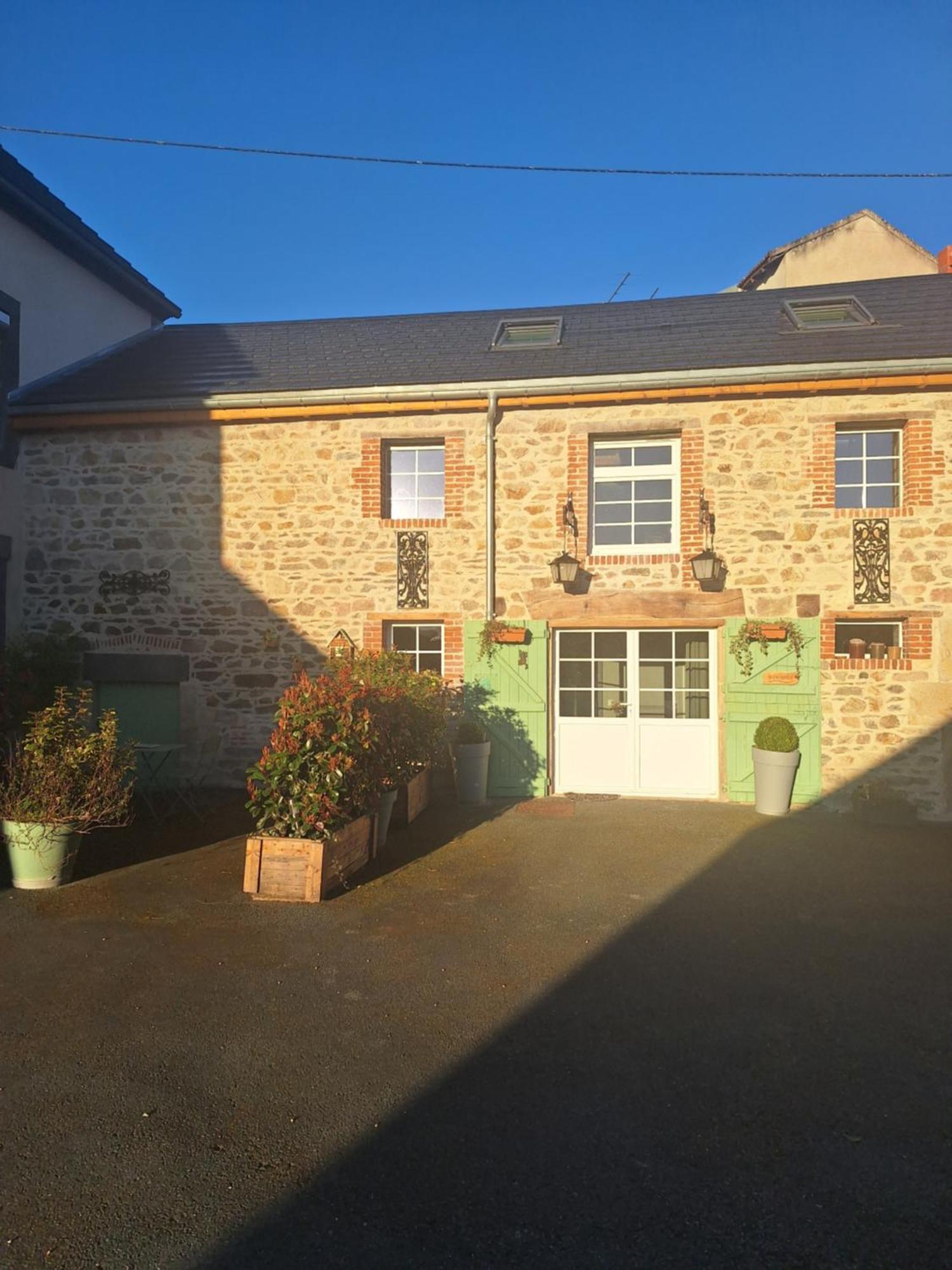 La Grenouille Amoureuse Menat Exterior foto